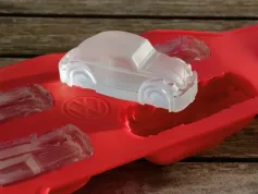 VW Hrošč silikonski model za ledene kocke – rdeč (KUKBEIT01)